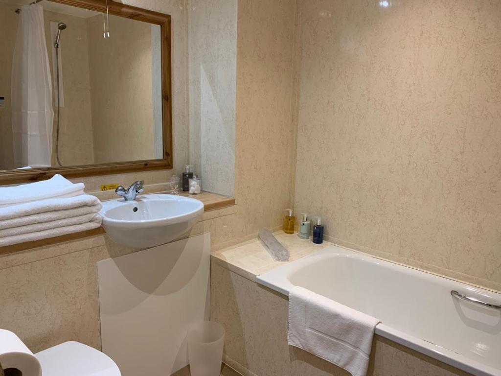 Zucchini Italian Kitchen & Rooms Truro Esterno foto